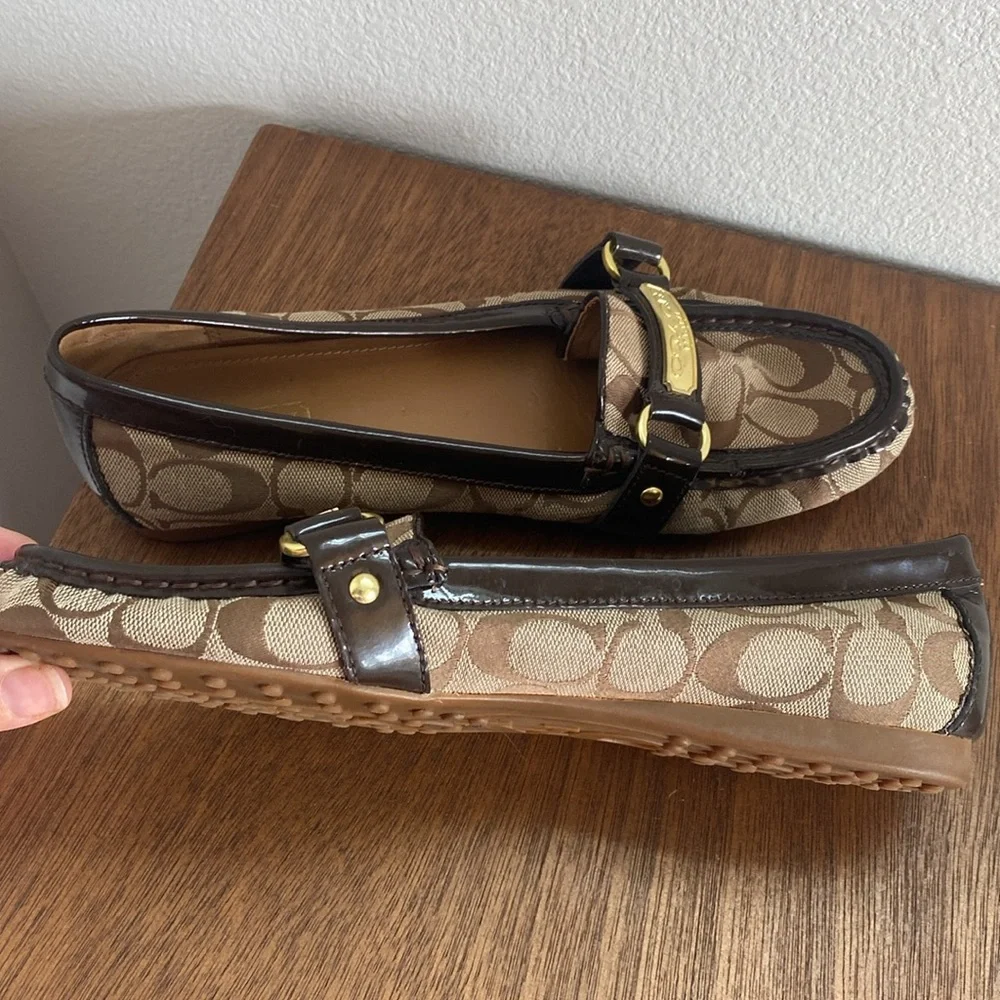 Coach Felisha Logo C Tan & Brown Loafer Flats Slip On Shoes, Women’s 9 B